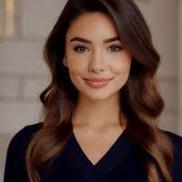 Elise Newton's Instagram, Twitter & Facebook