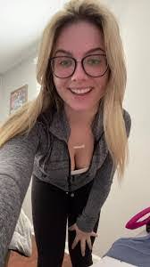 Brianna Bonelli's Instagram, Twitter & Facebook