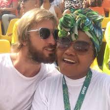 O filme (2013) and de perto ela não é normal (2020). Gringo Cineasta E Avesso Aos Holofotes Conheca O Marido De Gaby Amarantos Fotos R7 Xuxa