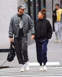 Anwar hadid, dua lipa, emma chamberlain, jacob elordi, kaia gerber. Zendaya And Jacob Elordi Further Fuel Romance Rumors In The Big Apple Zendaya Outfits Zendaya Style Zendaya Style Street