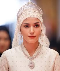 Bahrain's very own Royal was seen attending a royal wedding in Brunei!  🥰👏🏻 @nasser13hamad posted this heartfelt picture of himself with the  Prince Abdul Mateen of Brunei, sending well wishes to the