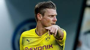 En 2001, il part au gwarek zabrze, qui joue dans l'ombre du grand górnik. Bundesliga Injured Borussia Dortmund Star Lukasz Piszczek Lends A Hand At Former Club