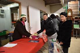 Le secours populaire de france et des colonies. 83 Familles Passent Un Bon Reveillon De Noel Grace Au Secours Populaire De Dreux Dreux 28100