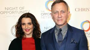 Jun 02, 2021 · meine serienfigur ist eine frau mit fehlern, deren körper und gesicht synonym mit ihrem alter sind. winslet betont, für sie gehöre es zur rolle, alles andere als glamourös rüberzukommen. Gestolpert Nicht Gebrochen James Bond Darsteller Daniel Craig Geht Es Nach Verletzung Am Fussgelenk Gut