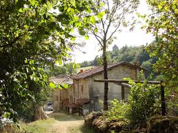 Hameau De Brey Le Vent Vue Sur Le Chateau Des Allymes Chateau Auvergne Hameaux