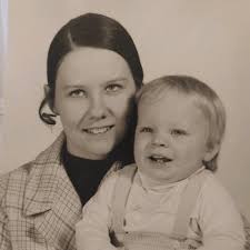 Posters are in! The cast of ROTTERDAM and director Randall T. Stevens thank Rowena  Bennett for her amazing design 🌈