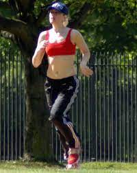 Gwen Stefani Workout Routine And Diet Plan Healthy Celeb Workout Gwen Stefani Body Workout Routine