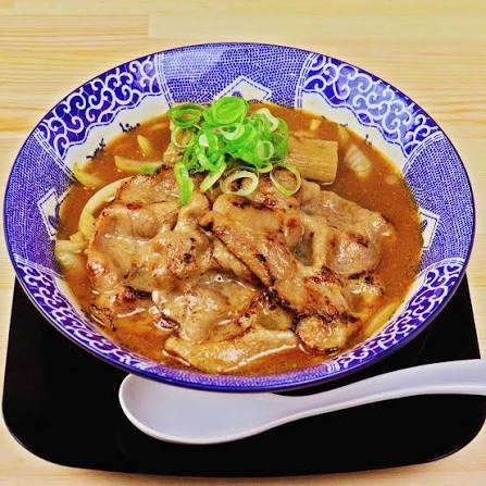 秩父濃厚豚味噌ラーメン 秩父の新しい名物を作り上げました！ 秩父の名物、豚味噌丼ならぬ豚味噌ラーメン🍜 スープと豚味噌漬けの味のバランスを何度も何度も試行錯誤しやっとの思いでたどり着いた至高の一杯。  豚味噌の香りや旨みと濃厚味噌ラーメンとの相性バツグン ...