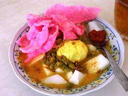 Also from surabaya, lontong balap is made from lontong, taoge (bean sprouts), fried tofu, lentho in west sumatra, a minang dish from padang pariaman is called lontong gulai pakis, lontong served. Lontong Sayur Padang Beda Dengan Lontong Lainnya