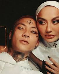 4 Potret Agnez Mo & Adam Rosyadi Rayakan Halloween, Pamer Kemesraan