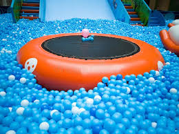 Piscine De Bulle Pour Des Enfants Avec Des Jouets Image Stock Editorial Image Du Bulle Piscine 115346009