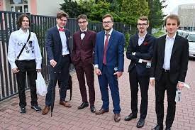 Progress tests (a) unit 1 listening 6 grammar 1 on holiday 1 2 at a celebration 1 don't usually go 3 at home 2 is following 4 in a studio 3 does your exam finish 5 at a concert 4 are you watching 5 are you going out reading 6 eat 8 7 are you wearing 1c 2b 3c 4c 5a 8 doesn't open writing 2 9 1 think content (maximum 4 points) 2 isn't enjoying • 1 mark for each point included. Matura 2021 Matematyka Poziom Podstawowy Odpowiedzi Wyniki Arkusze Cke Rozwiazania 5 05 2021 Glos Wielkopolski