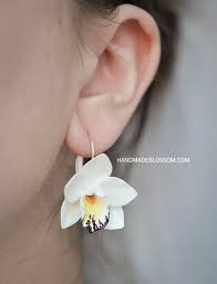 White Orchid Earrings White Flower Earrings Fimo Flowers Romantic Earrings White Wedding Jewelry Wedding Earrings Blossom Polymer Clay Jewelry Polymer Clay Flowers White Flower Earring