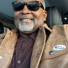 Larry Towe's Instagram, Twitter & Facebook