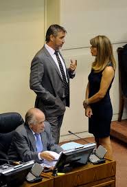 Senadora ximena rincón apuesta al doblaje de juan pablo letelier y juan carlos latorre sobre la elección presidencial, afirma que de cada diez casas que visitamos, 9,5 apoyan a bachelet. Ximena Rincon La Encrucijada De Bachelet En La Moneda