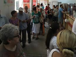 Postal regulation may include the establishment of postal policies, postal rates, postal services offered, budgeting for and financing postal operations. Oficiul PoÈtal 69 ExistÄ Persoane La CoadÄ Care AÈteaptÄ SÄ Le VinÄ Randul IncÄ Din 1997 Infoinsider Ro