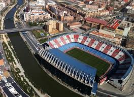 Estadio vicente calderón esˈtaðjo βiˈθente kaldeˈɾon) was the home stadium of atlético madrid from its completion in 1966 to 2017, with a seating capacity of 54,907 and located on the banks of the manzanares, in the arganzuela district of madrid, spain.the stadium was originally called the estadio manzanares, but this was later changed to the. Stadien Von Atletico Madrid Pena Atletica Centuria Germana E V