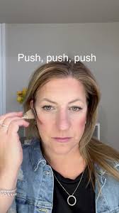 𝗣𝗼𝘀𝘁 #𝟭: 𝗛𝗼𝘄 𝘁𝗼 𝗛𝗔𝗖 (𝗵𝗶𝗴𝗵𝗹𝗶𝗴𝗵𝘁 𝗮𝗻𝗱  𝗰𝗼𝗻𝘁𝗼𝘂𝗿)?, The thought of makeup used to overwhelm me, I had NO IDEA  what went where and I was totally clueless