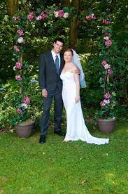 Luckily we've got some fabulous ideas, from a starfish studded chuppah to vanity fair seating and arches to make you swoon. How To Diy A Floral Wedding Arch In One Afternoon
