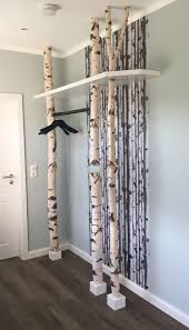 Für ordnung sorgen bunte kleiderhaken. Beautiful Wardrobe Made Of White Birch Trunks From Birkendoc To Find On B Ideen Zum Selbermachen Fur Zu Hause Wohnung Dekoration Mobel Zum Selbermachen