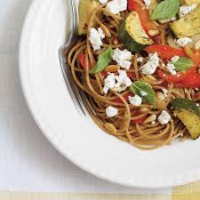 Spaghettis De Ble Entier Aux Legumes Grilles Et A La Feta Ricardo Recipe Grilled Vegetables Wheat Pasta Recipes Whole Wheat Spaghetti