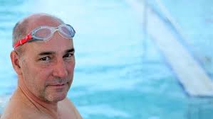 Lake Taupo record attempt has Darwin man practising for months and swimming  for his late sister