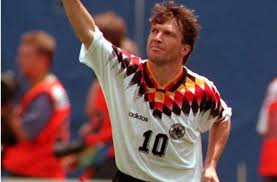 Und nicht nur die deutsche nationalmannschaft ist hier mit ihren trikots zu finden. Deutsche Fussball Nationalmannschaft Mal Klassisch Mal Farbenfroh Die Dfb Trikots Seit 1988 Fussball Stuttgarter Nachrichten