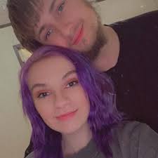 Can someone that does flooring ? Please message me I have questions