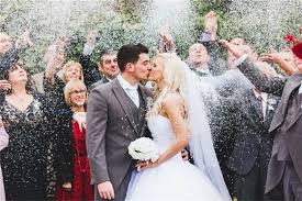 What To Throw At Weddings Instead Of Rice Wedding Ceremony Pictures Snow Wedding Fake Snow Wedding