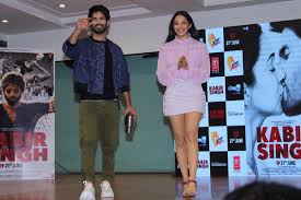 Kabir Singh Song Launch Kiara Advani And Shahid Kapoor Cut A Pretty Picture In Casual Wear Lifestyle News The Indian Express The best gifs are on giphy. kabir singh song launch kiara advani