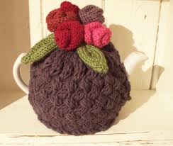 Teapot cozy free knitting patterns: 9 Lovely Knitted Tea Cosy Patterns
