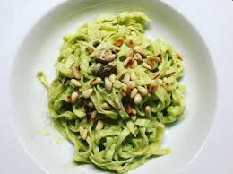 Tagliatelle Mit Avocado Feta Creme Pinienkernen Rezept Tagliatelle Rezept Feta Tagliatelle