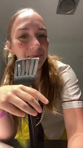 Ally Keen (@teabaggins62)