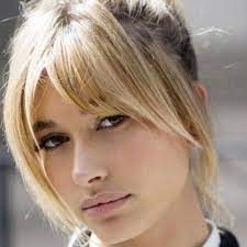 Curtain Bangs Diese Pony Frisur Lieben Alle Frauen Stilikone Brigitte Bardot Machte Den Longpony Der Am Mi In 2020 Ponyfrisuren Frisuren Mit Pony Lange Haare Ideen