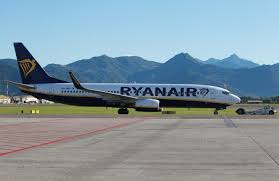 Sta facendo discutere il video di una donna che su un volo di ritorno da ibiza ha inveito contro passeggeri e steward, ma non è l'unico episodio violento accaduto a bordo di un aereo foto:. Da Catania A Ibiza Fino Ad Atene Ryanair Ripresi I Voli Da Orio Cronaca Bergamo