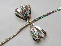 I have compiled several bow, flower, headband tutorials together in one place. Gift Wrapping How To Make A Fancy Bow Using A Comb Loulou Downtown