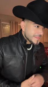 Y son besos nuevo y sabrosos! #@elbebeto #besosnuevos #mij@ #fyp #parati  #paratipagina #follow #videoviral #tiktokmexico #mexicoviral #banda #viral  #sigueme #vaquero #vaqueros #mexicano #comparte. 100 ...