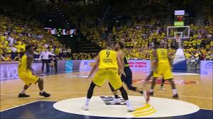 1 o atleta tem 2,01m de altura, pesa 93 kg atuando na posição ala.jogou no basquetebol universitário por connecticut huskies alcançando a marca de 4.6 pontos, 0.6 assistências e 2.5 rebotes por partidas. Niels Giffey Alba Berlin 2017 18 Highlights Youtube