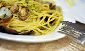 Jamie Oliver S Classic Venetian Spaghetti Vongole Recipe Spaghetti Vongole Jamie Oliver Seafood Recipes
