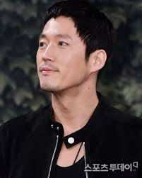 今日の bad papa 製作発表会はライブ配信され 沢山のメディア写真がアップされ嬉しかったですね お顔アップ写真を何枚か 唇のホクロよく見えます 今回のジチョルの眉毛いつもより野性的 28日午後 ソウル市麻浦区mbc上岩 サンアム 新社屋