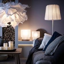 Die Perfekte Beleuchtung Im Wohnzimmer Schlafzimmer Und Kuche Lampen Wohnzimmer Ikea Lampen Schlafzimmer Beleuchtung