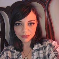 Kelly Tew's Instagram, Twitter & Facebook