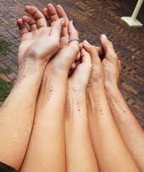 Tour d'horizon des infos à connaître avant d'aller casser votre tirelire. 8 Idees De Endroit Tatouage Discret Tatouage Tatouage Discret Petit Tatouage