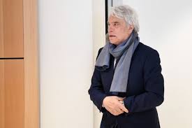 Bernard tapie et son épouse ont été violentés dans la nuit de samedi à dimanche lors d'un cambriolage à leur domicile en région parisienne. Bernard Tapie Rassure Sur Sa Sante Apres L Erreur De L Equipe Tv Le Huffpost