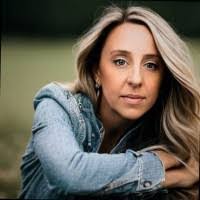 Donna Whitty's Instagram, Twitter & Facebook