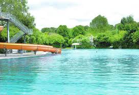 Mannheim Bei Ehestreit Im Freibad Pfefferspray Verspruht Nachrichten Aus Mannheim Rnz