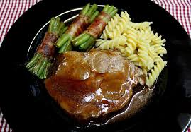 Schweinenackenbraten In Rotweinsauce Von Jimny175 Chefkoch Rezept Rezepte Lebensmittel Essen Braten