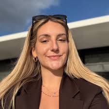 I once knew a guy who was always comparing himself He opened up LinkedIn  and compared his posts to others. He spoke to other agency owners &  freelancers and felt unsure. He