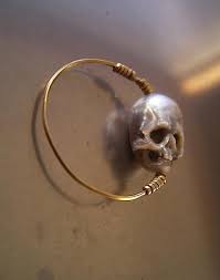 彫刻したパールスカルリング グレーバロックパール リングは鉄製の黒か24kメッキのどちらから選べます 特注でリングを18金の角線で作ります デザインは鉄製と同じです 価格は 20 000アップになります perfectly carved ヴァニタス パールリング バロックパール