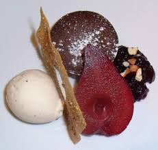Fondant Au Chocolat Poire Pochee Au Sirop De Vin Rouge Epice Gelee De Vin Rouge Et Glace Fromage Blanc Dessert Poires Fondant Au Chocolat Gelee De Vin